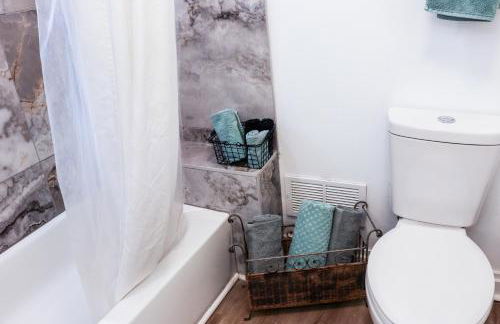 Downtown Retreat - 2BR Oasis - Foto 24