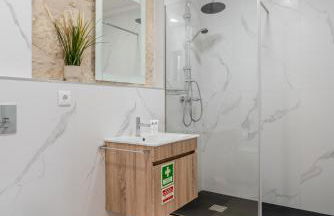 Authentic Studio with Terrace by HostWise - Foto 48