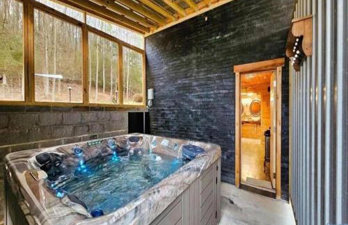Southern Comfort Retreat with a private hot tub - Foto 52