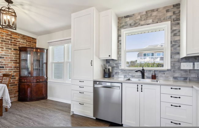 Beach Break Getaway in Virginia Beach - Photo 3