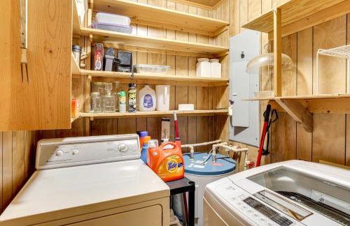 Spacious Riverfront Cottage with Dock in Green Pond! - Foto 25