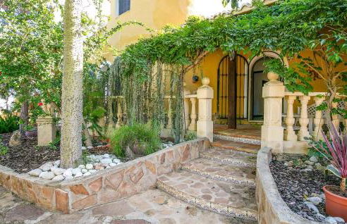 Awesome Home In Oliva With Private Swimming Pool, Can Be Inside Or Outside - Photo 16