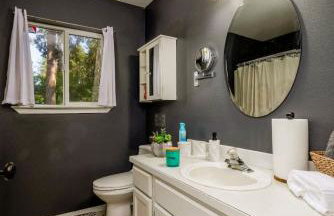 Comfy CDA Family Home with Fire Pit and Huge Yard - Foto 18