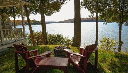 Charming 1-bedroom Waterfront Cottage in Morgan VT - Foto 2