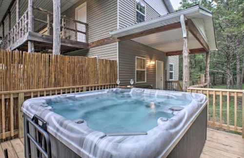 Lakeside Blue Eye Escape with Game Room and Hot Tub! - Foto 31