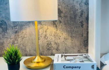 Luxurious Hidden Gem - Downtown Access - Balcony - Foto 18