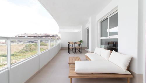 Global Properties, Apartamento con terraza y vistas a la piscina en Gran Canet - Photo 2