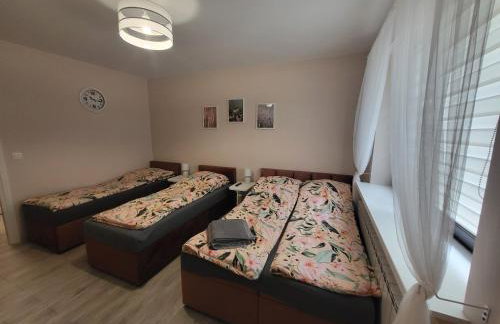 Pokój z aneksem kuchennym - Foto 4