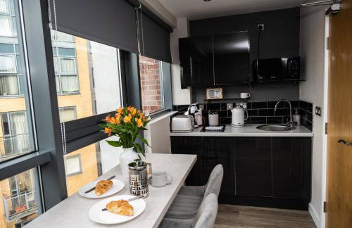 Deluxe City Centre Studio Apartment with Balcony & City Views - FREE WIFI NETFLIX, GYM ACCESS - WESTONE - Photo 32
