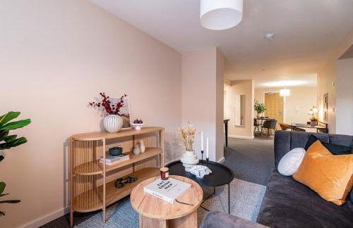 2 bedroom flat by Eccles Station with communal rooftop garden - Foto 39