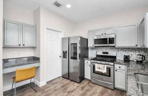 Tranquil 4-BR Oasis With Pool & Backyard Bliss! - Foto 33