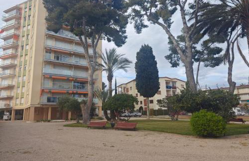 SPACIOUS FLAT WITH SEA VIEWS, FOR 8 PEOPLE WITH 3 BEDROOMS, 2 BATHROOMS and NEXT TO THE BEACH!! - Foto 19