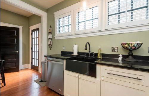 Historic Row Home 1 Block from Gate 1 at USNA - Foto 14