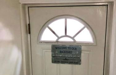 Elegant 2 Bedroom Suite w Modern Amenities - Foto 25