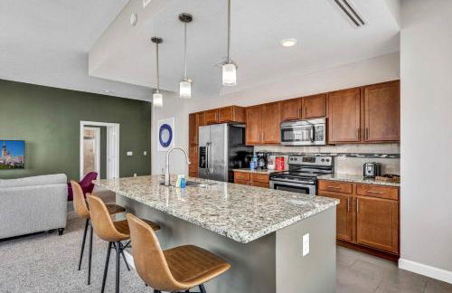 14th Floor Lux Downtown Condo w/ LAKE VIEWS & Gym - Photo 19