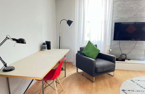 COOLEST Apartment in Berlin, easy Check-in, near BER Airport - Quiet&Cozy Penthouse - Foto 10