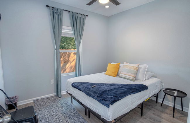 Delightfully Renovated 4 Br/2 BA Near DT Riverwalk - Foto 8