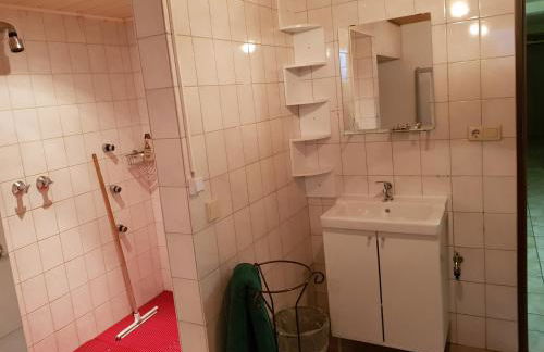 Ferienwohnung und Monteurwohnung mit großer begehbarer Dusche - Photo 2