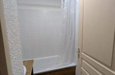 Appartement 3 pieces 6 personnes, 2 chambres, wifi fibre gratuit, piscine l'été et au pied des pistes l'hiver - Foto 12