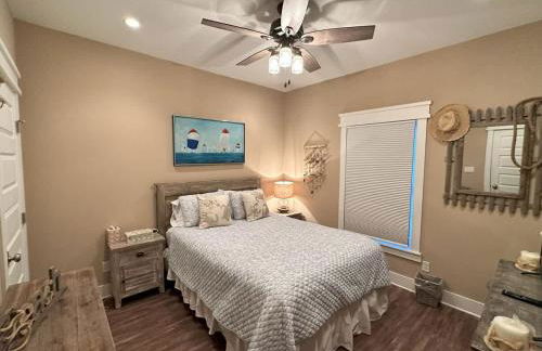 Canal Front Retreat w Boat Dock & Coastal Views - Foto 2