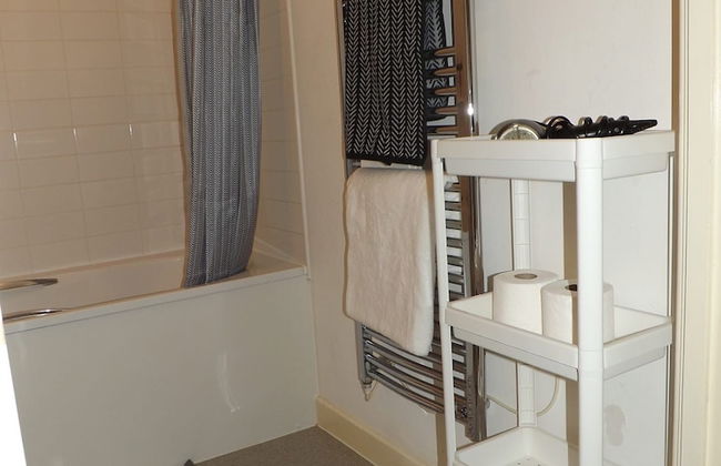 Charming 1-bed Apartment in Barking - Photo 14