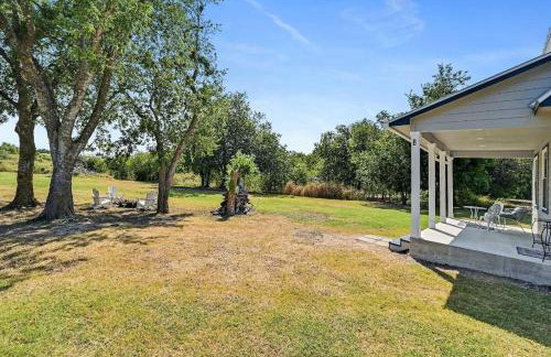 Countryside Sanctuary: Cozy Chateau with Expansive Views - Photo 11