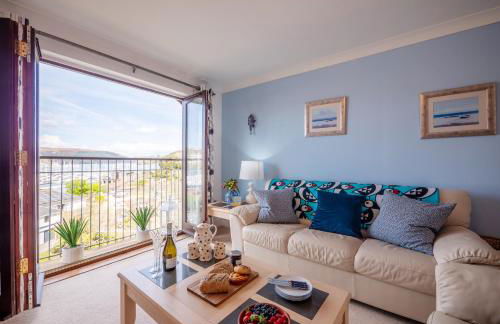 Coastal Escape with Balcony & River Dart Views - Foto 2