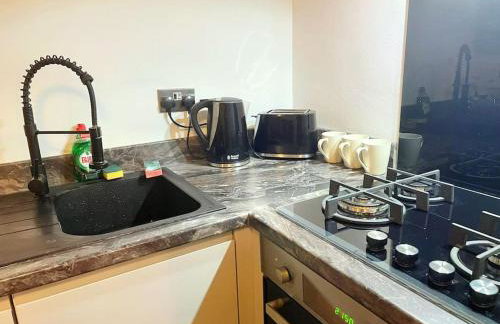 Lovely 3 Bed Ground Floor Apartment Near QE Hospital Harborne Birmingham New - Photo 38