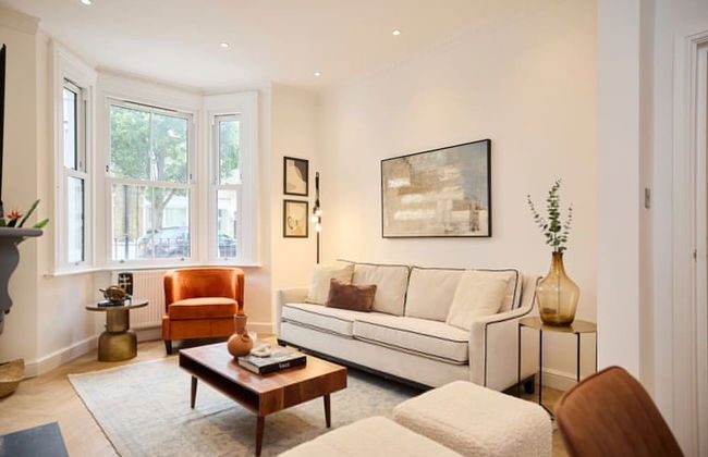 The Shepherd s Bush Wonder - Trendy 4bdr Home With Garden Terrace - Photo 12