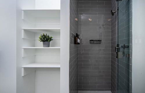 10thFloor CityView HotTub,Pool,Gym,Parking,King Bed - Foto 43