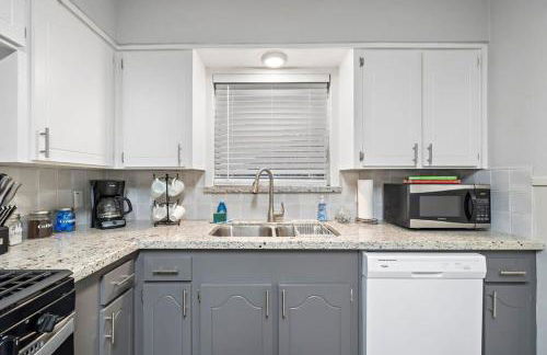 Entire 3 bedroom 1 and half bath home in Deer Park high speed wifi - Foto 10