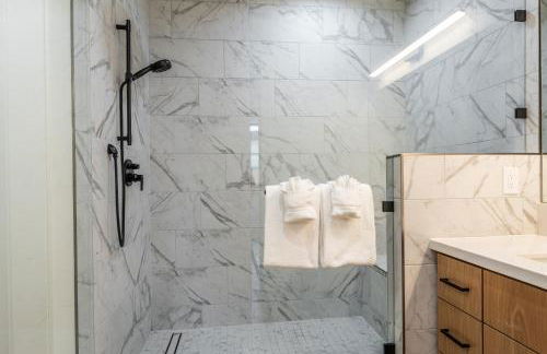 New Luxury 4BR /3BA Obsidian Reserve #110 – Hot Tub, 2-Car Garage, Pool Table, Mount Views! - Foto 39