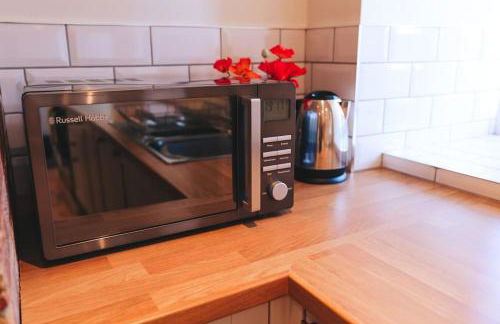 Luxury newly converted oak cottage with hot tub - Foto 40