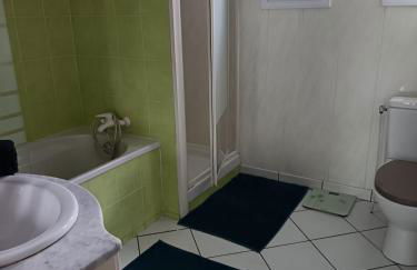 La Cachette Maison 6 personnes 3 chambres avec jardin - Foto 47