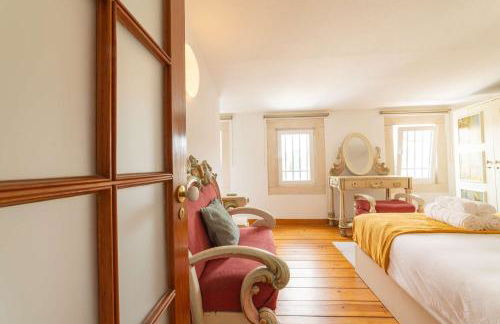 Charming Classic-Rustic Retreat in Historic Lisbon - Photo 10