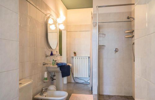 Tinas yellow home - Photo 16