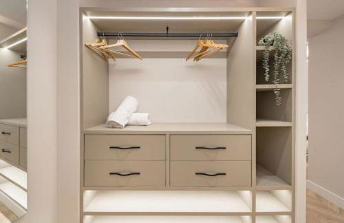 Location, Luxury & Style Best 5Bed in Madrid - Photo 28