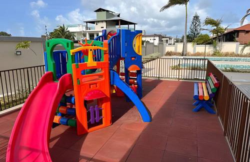 Apartamento na praia, 2 quartos e área de lazer - Foto 28