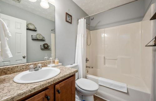 Fenced BKYD & Firepit 1 Mile To Lakepoint Sports - Foto 8