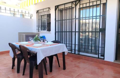 Gran adosado de esquina muy cerca de la playa en la Antilla - Foto 15