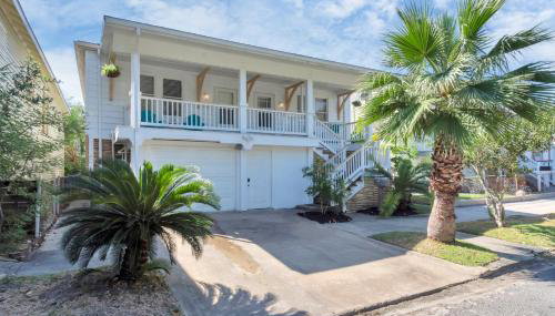 The Starboard at M Historic Lost Bayou Retreat Walk to Beach Sleeps 6 - Photo 5