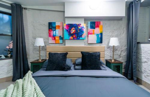 Elegant Central Park Suite - 4 Bedroom Self Check-In - Photo 24