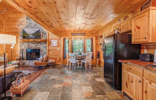 Gorgeous & Secluded 3 BDR Cabin in Mineral Bluff! - Foto 44