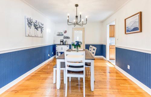 3 Mi to Hospitals Inviting Rockford Home with Yard! - Foto 6