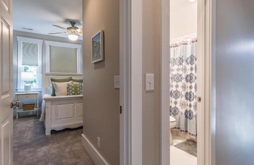 New Listing - Centrally located Beaufort home - Foto 32