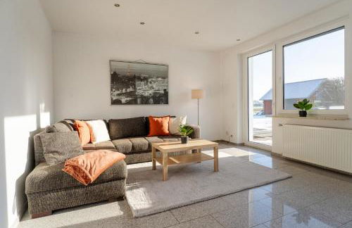 Moderne Doppelhaushälfte mit Garten & Terrasse I Free Wifi I Free Parking - Foto 12