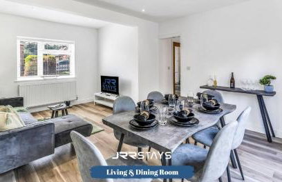Dudley - Stylish 3 Bedroom Sleeps 6 Wi-Fi - JRR Stays - Foto 4