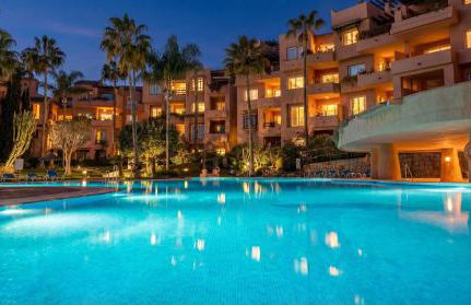 VACATION MARBELLA l Golden Mile Oasis l Family friendly l Next to the beach and Puente Romano l 24-7 Security - Foto 2