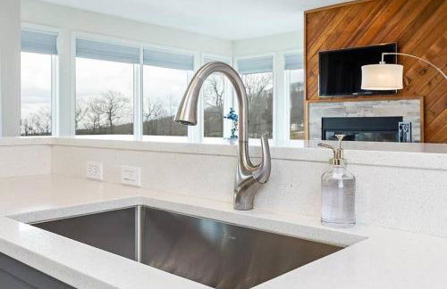 Diamond Adventure Slope Side with Foosball and Arcade at Wintergreen Resort - Foto 3