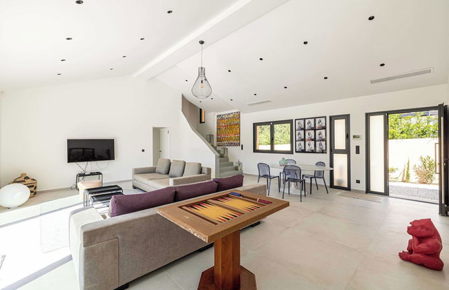 Modern Villa With Heated Pool and Garden - Foto 16